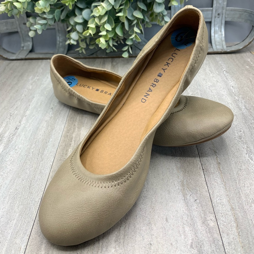 Lucky Brand cream flats sz6.5 New.